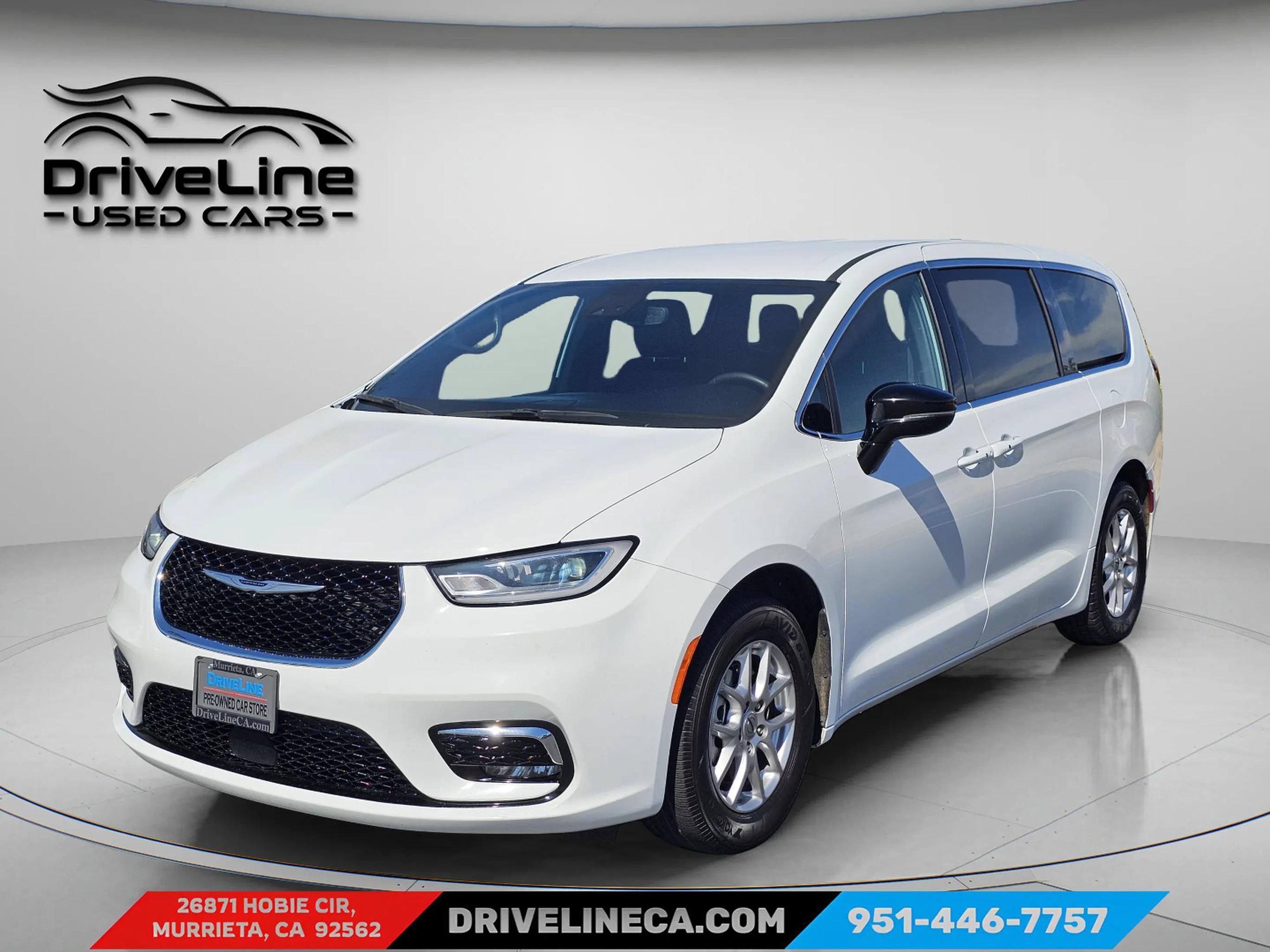 Used 2025 Chrysler Pacifica Select FWD image 5
