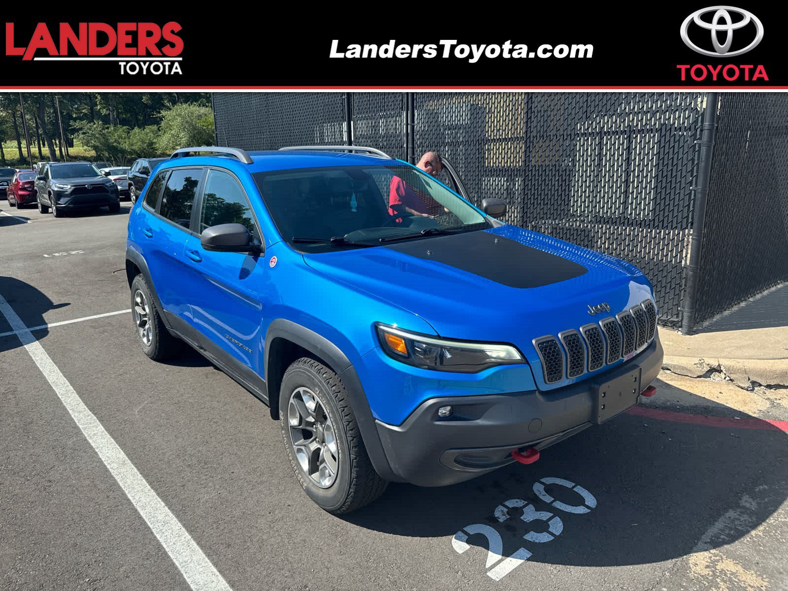 Used 2019 Jeep Cherokee Trailhawk AWD/4WD image 1