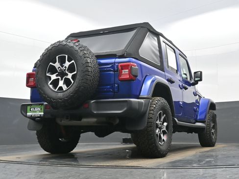 Used 2018 Jeep Wrangler Unlimited Sahara w/ Dual Top Group image 27