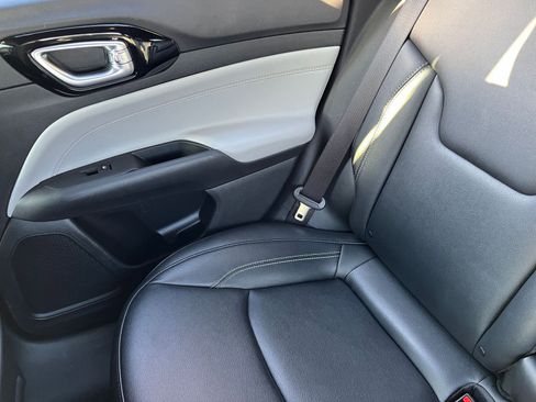 Used 2025 Jeep Compass Limited image 41