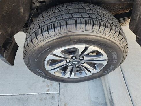 Used 2022 Chevrolet Colorado Z71 AWD/4WD image 30