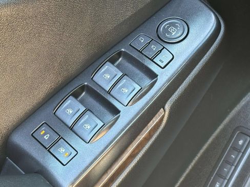 Used 2020 Chevrolet Tahoe LT w/ Luxury Package AWD/4WD image 16