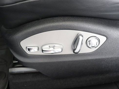 Used 2025 Porsche Macan image 14