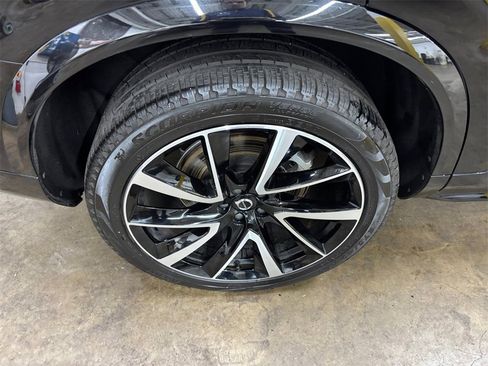 Certified 2025 Volvo XC90 B5 Plus w/ Protection Package Premier image 39