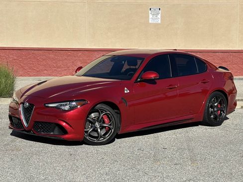 Used 2017 Alfa Romeo Giulia Quadrifoglio image 3