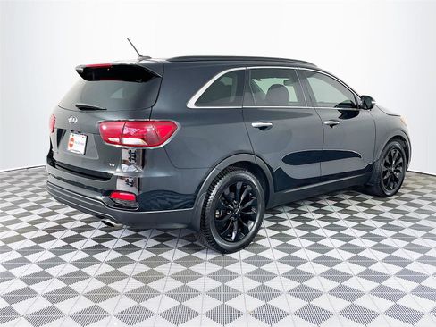 Used 2019 Kia Sorento S image 9