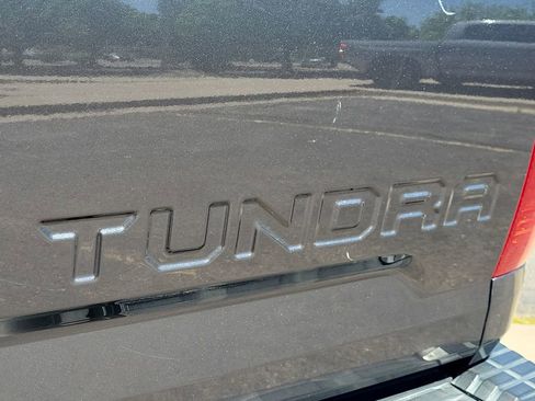 Used 2018 Toyota Tundra Limited w/ Limited Premium Package AWD/4WD image 17