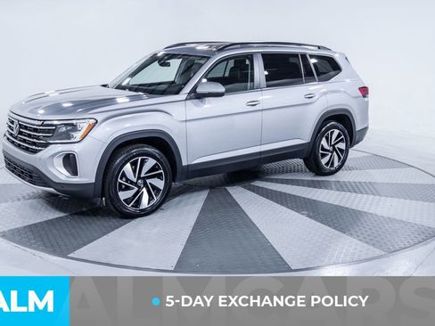 Used 2025 Volkswagen Atlas SE image 3