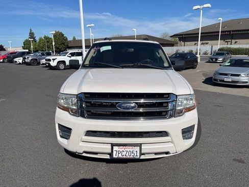 Used 2016 Ford Expedition XLT w/ Equipment Group 202A image 2