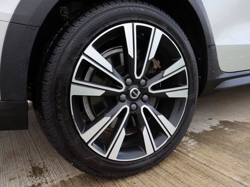 Used 2021 Volvo V60 T5 Cross Country w/ Climate Package image 34