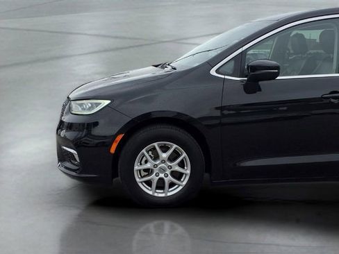 Used 2023 Chrysler Pacifica Touring-L FWD image 20