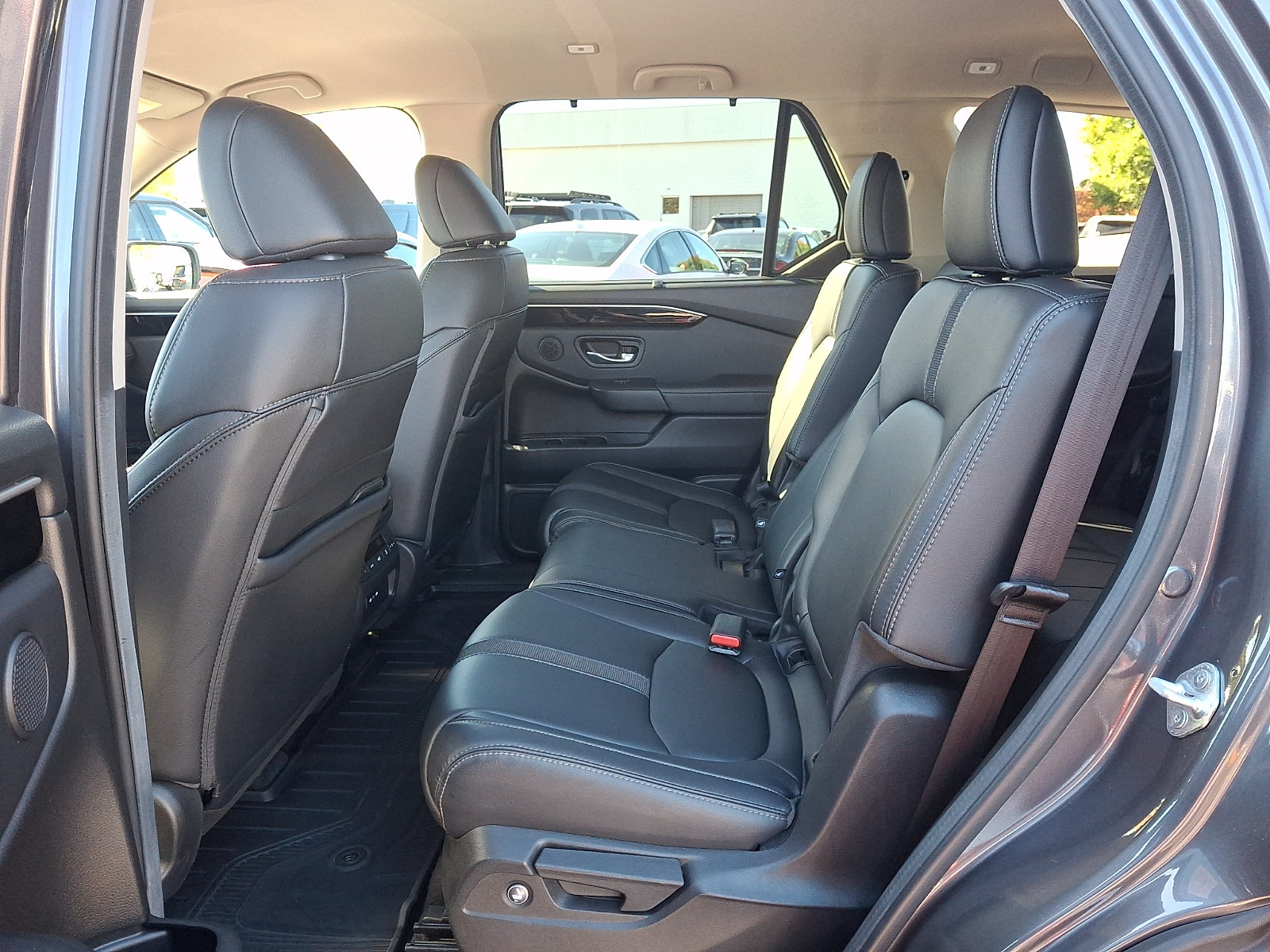 Used 2025 Honda Pilot EX-L image 10