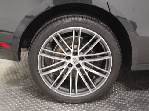 Certified 2025 Porsche Macan AWD/4WD image 13