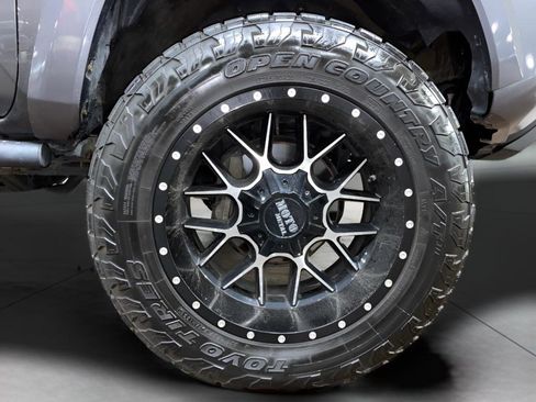 Used 2016 Toyota Tacoma SR image 20