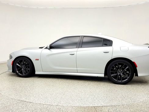 Used 2019 Dodge Charger Scat Pack RWD image 8