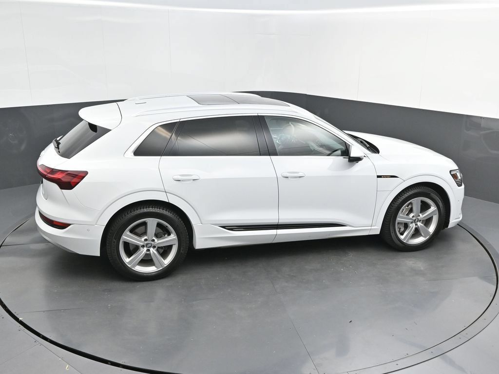 Used 2019 Audi e-tron Premium Plus AWD/4WD image 40