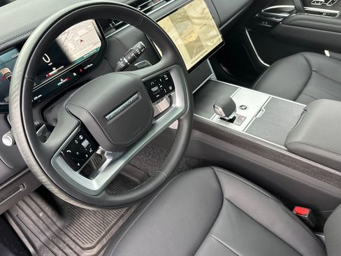 New 2025 Land Rover Range Rover Long Wheelbase SE image 5