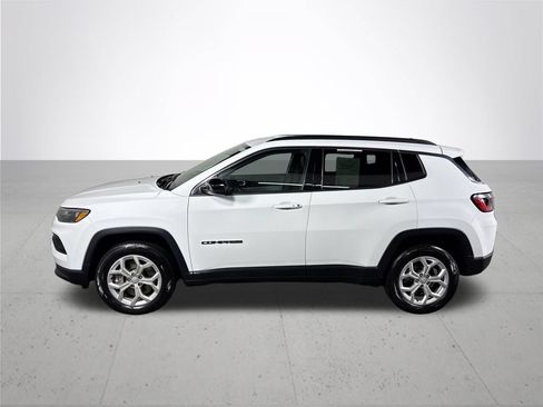 Used 2024 Jeep Compass Latitude AWD/4WD image 9