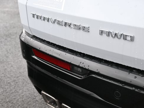 New 2026 Chevrolet Traverse High Country w/ LPO, Floor Liner Package AWD/4WD image 11