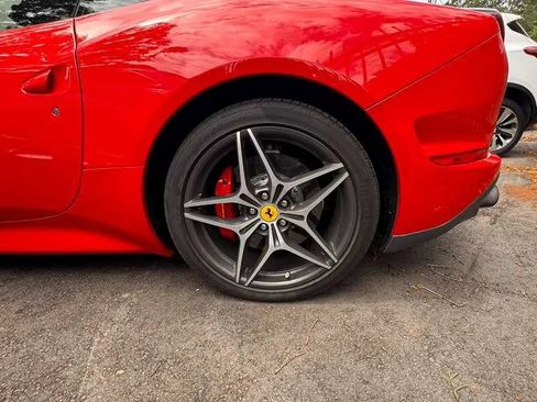Used 2018 Ferrari California T RWD image 10