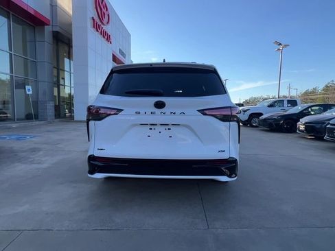 New 2026 Toyota Sienna XSE image 5
