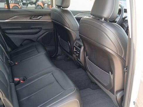 Used 2023 Jeep Grand Cherokee Limited AWD/4WD image 29