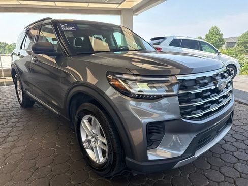 Certified 2025 Ford Explorer Active AWD/4WD image 4