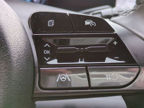 Certified 2025 Hyundai Elantra SEL image 23