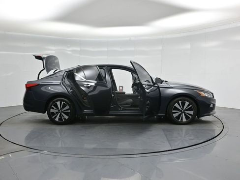 Used 2022 Nissan Altima 2.5 SV image 5