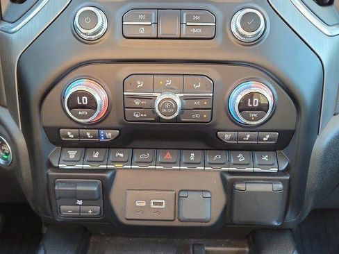 Used 2023 GMC Sierra 2500 Denali w/ Denali Ultimate Package AWD/4WD image 31