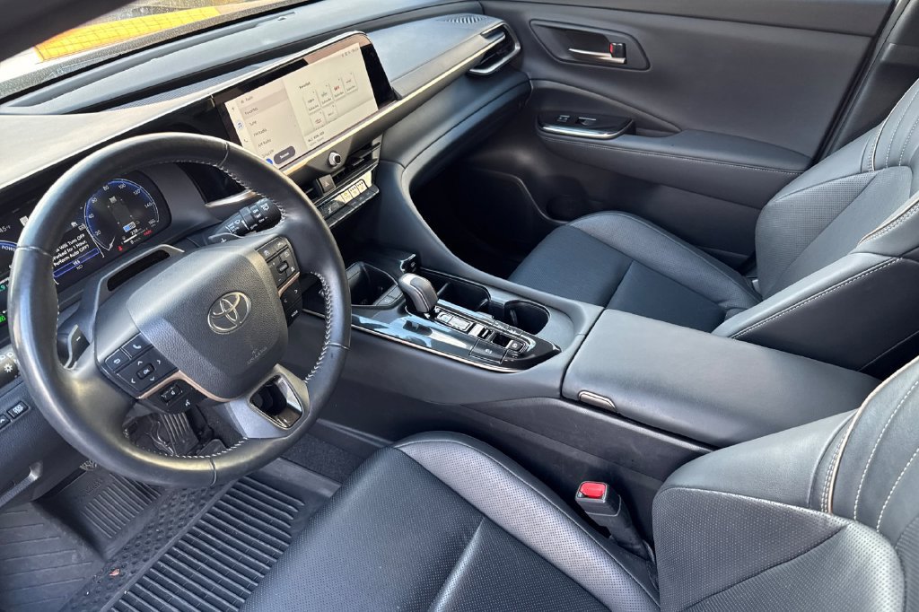Used 2025 Toyota Crown Signia w/ Advanced Technology Package AWD/4WD image 4