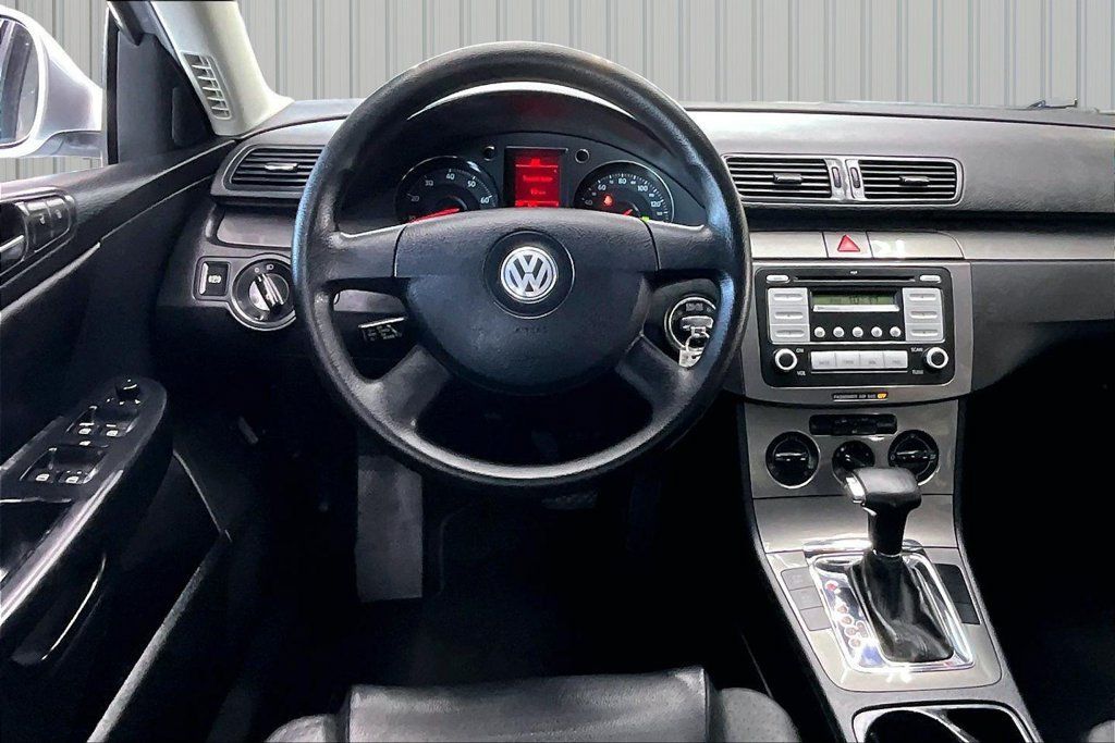 Used 2008 Volkswagen Passat 2.0T FWD image 8