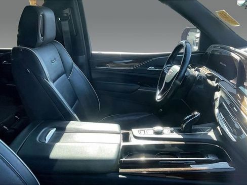 Used 2022 Cadillac Escalade Premium Luxury w/ Performance Package AWD/4WD image 6