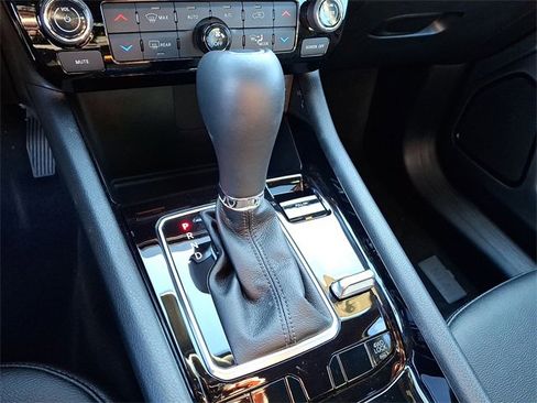 Used 2024 Jeep Compass Limited image 12