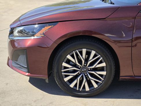 Used 2024 Nissan Altima 2.5 SV image 6