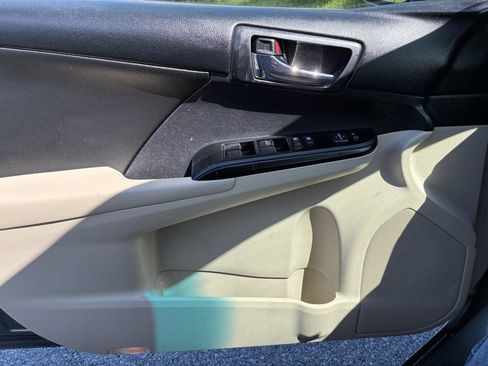 Used 2014 Toyota Camry LE FWD image 11