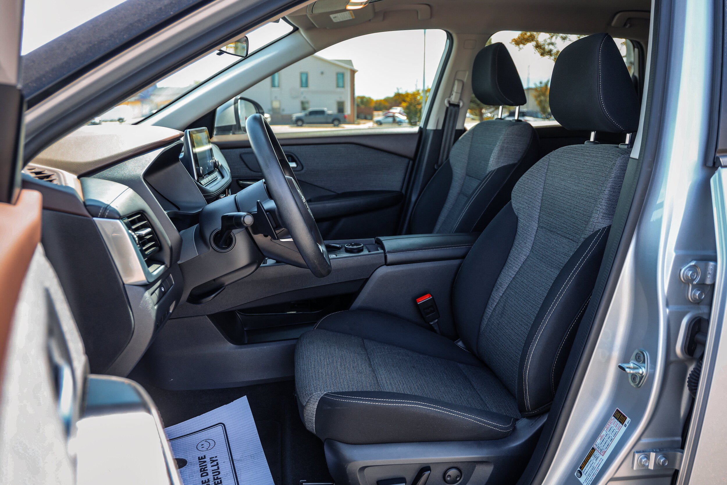 Used 2022 Nissan Rogue SV AWD/4WD image 11