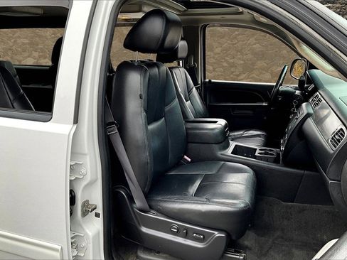 Used 2013 Chevrolet Suburban LT image 7