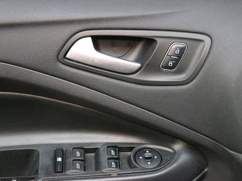 Used 2017 Ford Escape SE AWD/4WD image 16
