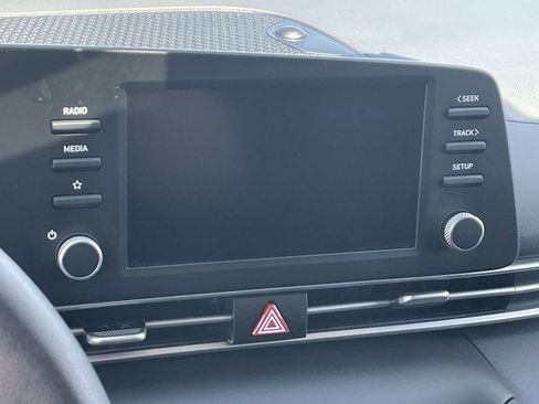 Certified 2024 Hyundai Elantra SE FWD image 23