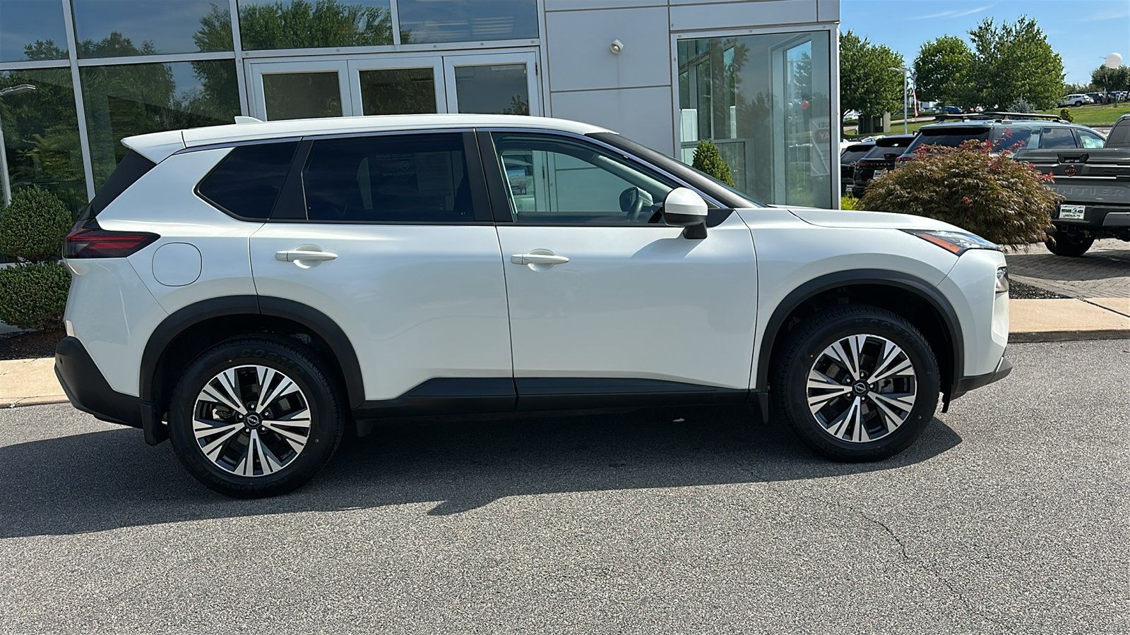 Certified 2023 Nissan Rogue SV AWD/4WD image 26
