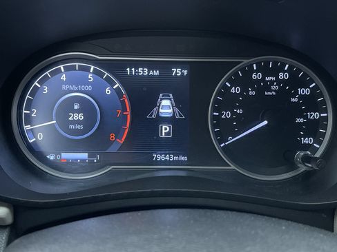 Used 2021 Nissan Versa SV FWD image 17