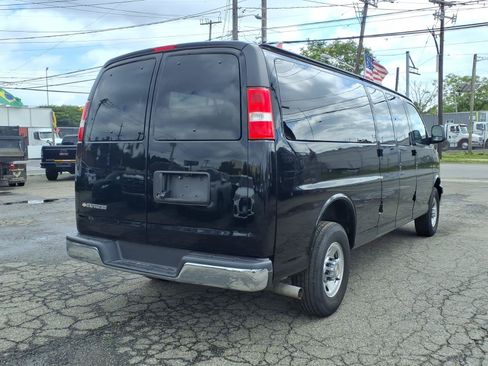Used 2025 Chevrolet Express 3500 LT w/ LT Preferred Equipment Group RWD image 7