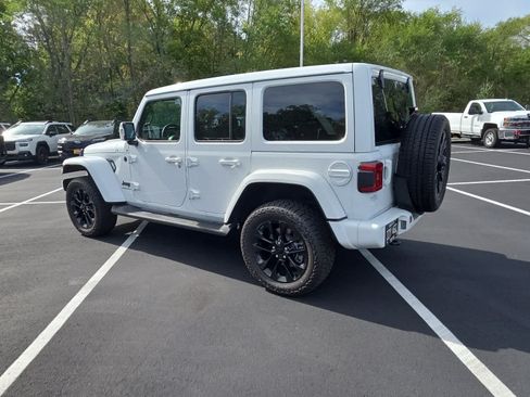 Used 2023 Jeep Wrangler Unlimited Sahara AWD/4WD image 4