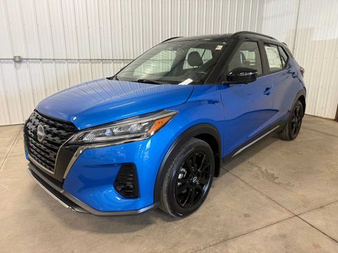 Used 2023 Nissan Kicks SR w/ SR Premium Package FWD image 1