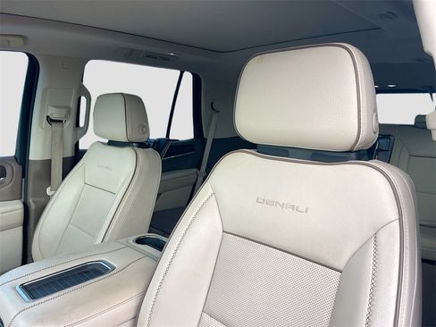Used 2022 GMC Yukon Denali image 13