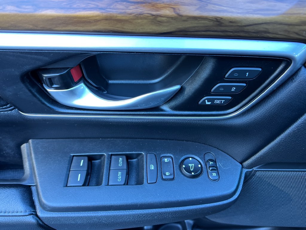 Used 2018 Honda CR-V Touring image 12