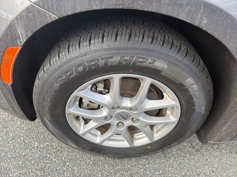 Used 2023 Chrysler Pacifica Touring-L image 10