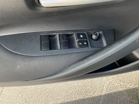 Used 2020 Toyota Corolla LE image 4