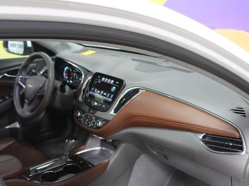 Used 2018 Chevrolet Malibu Premier w/ Premier Sport Package FWD image 12
